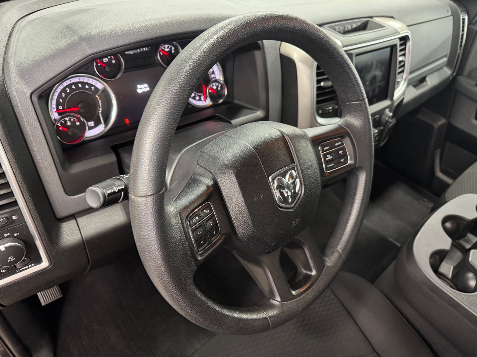 Thumbnail: 2020 RAM 1500 Classic - 3