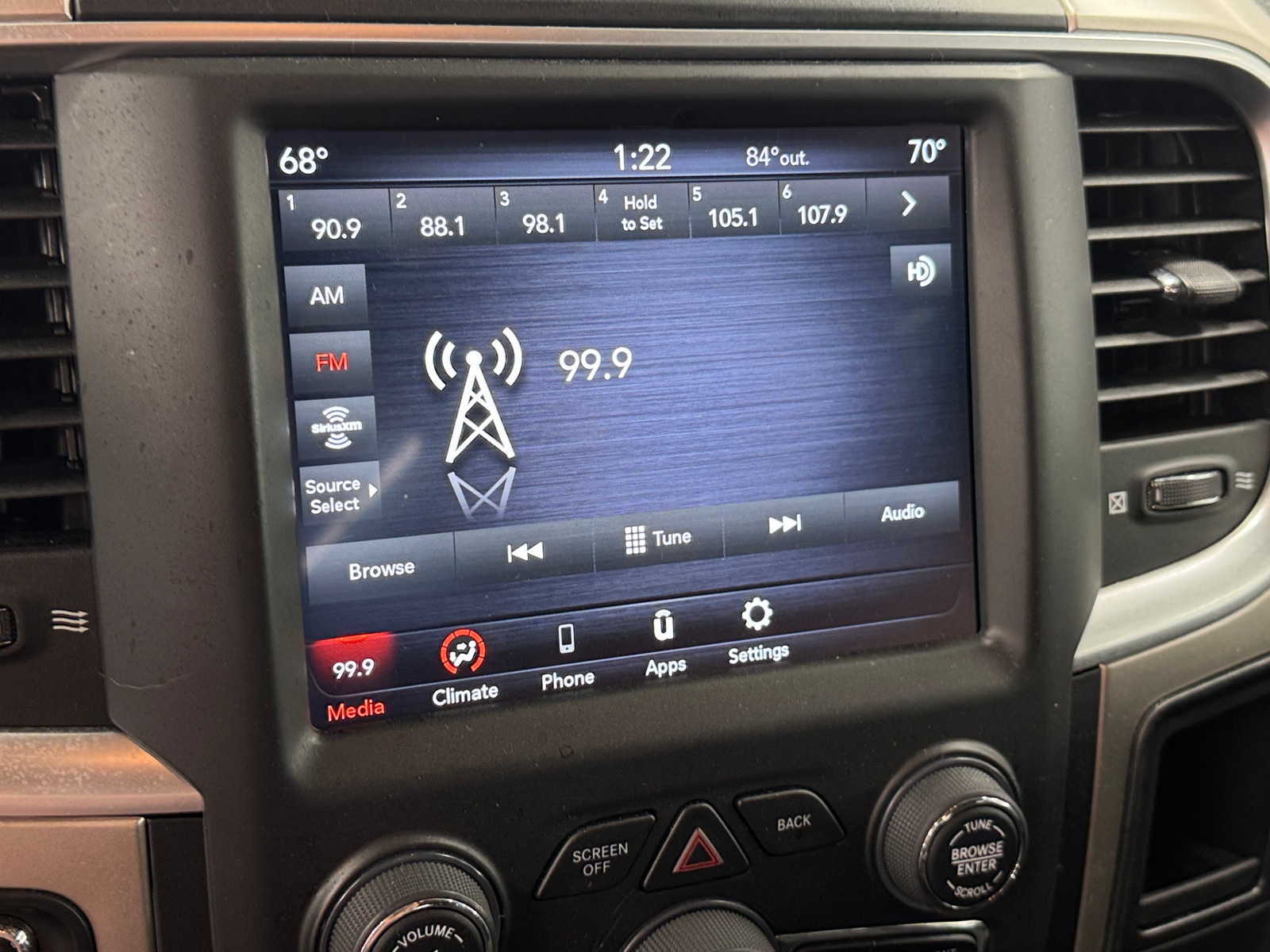 Thumbnail: 2020 RAM 1500 Classic - 4