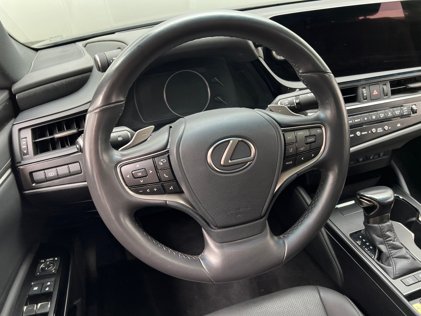 Thumbnail: 2024 Lexus ES - 4