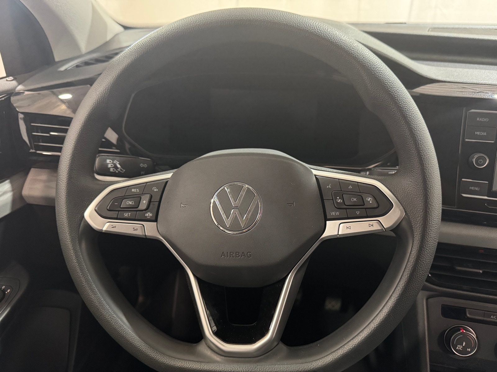 Thumbnail: 2022 Volkswagen Taos - 5