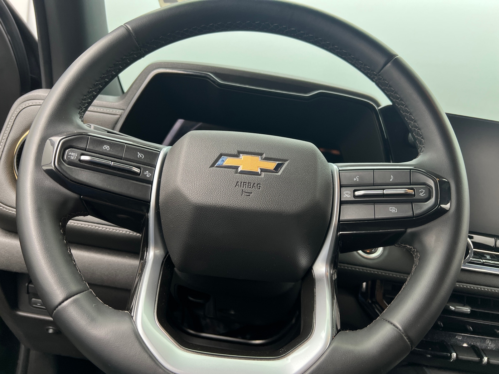 Thumbnail: 2023 Chevrolet Colorado - 5