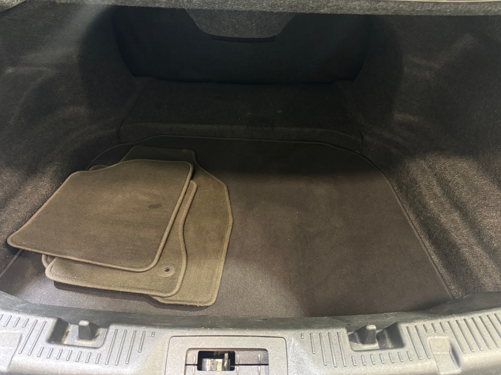 Thumbnail: 2013 Lincoln MKS - 6