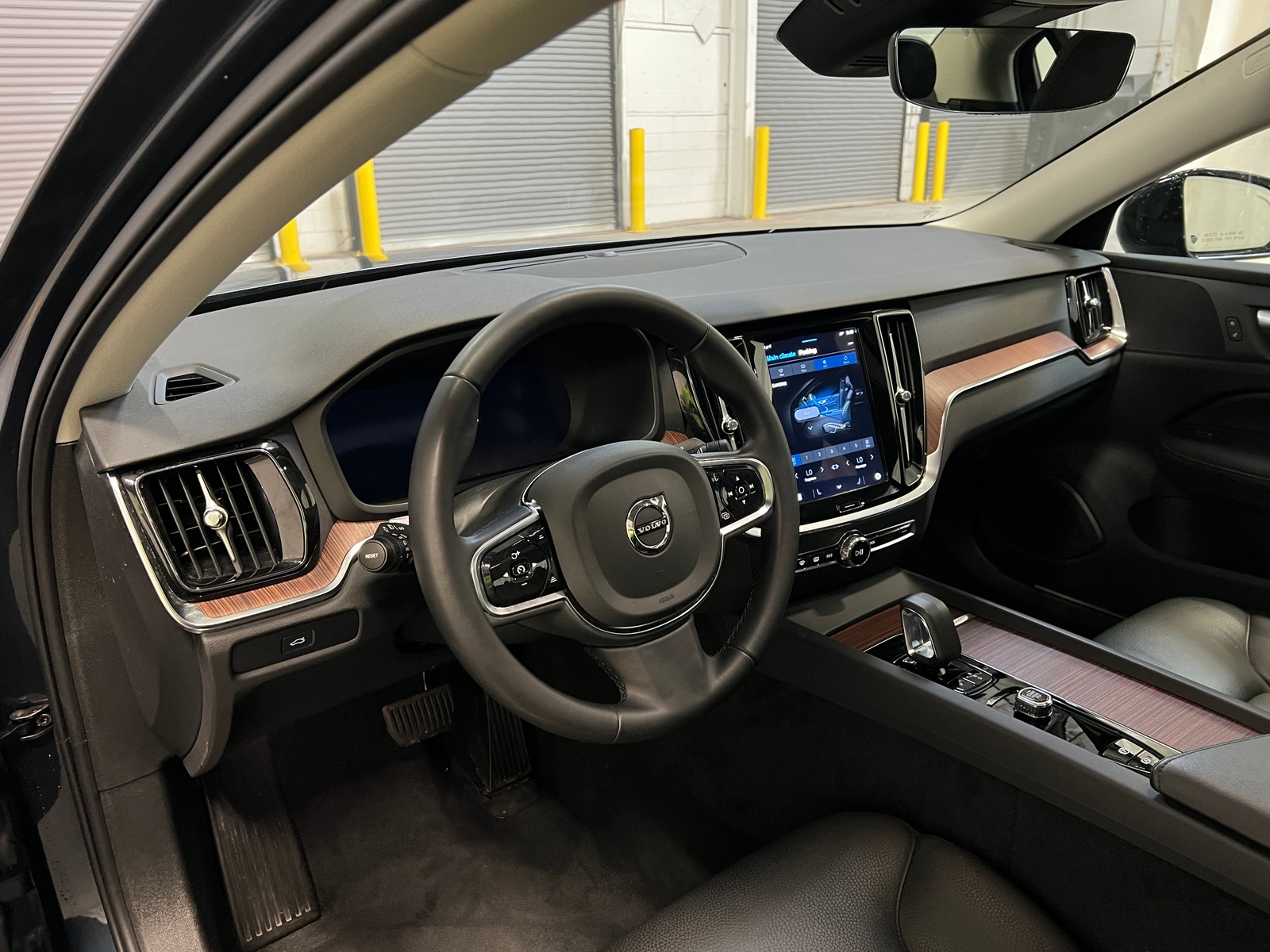 Thumbnail: 2024 Volvo S60 - 2