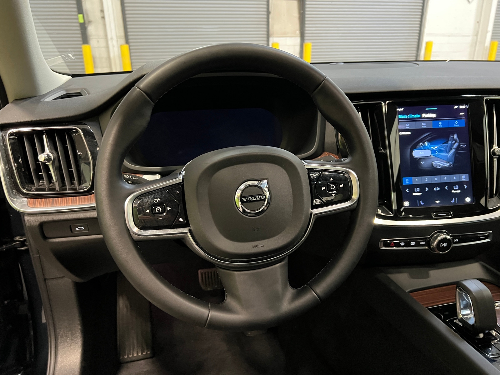 Thumbnail: 2024 Volvo S60 - 4