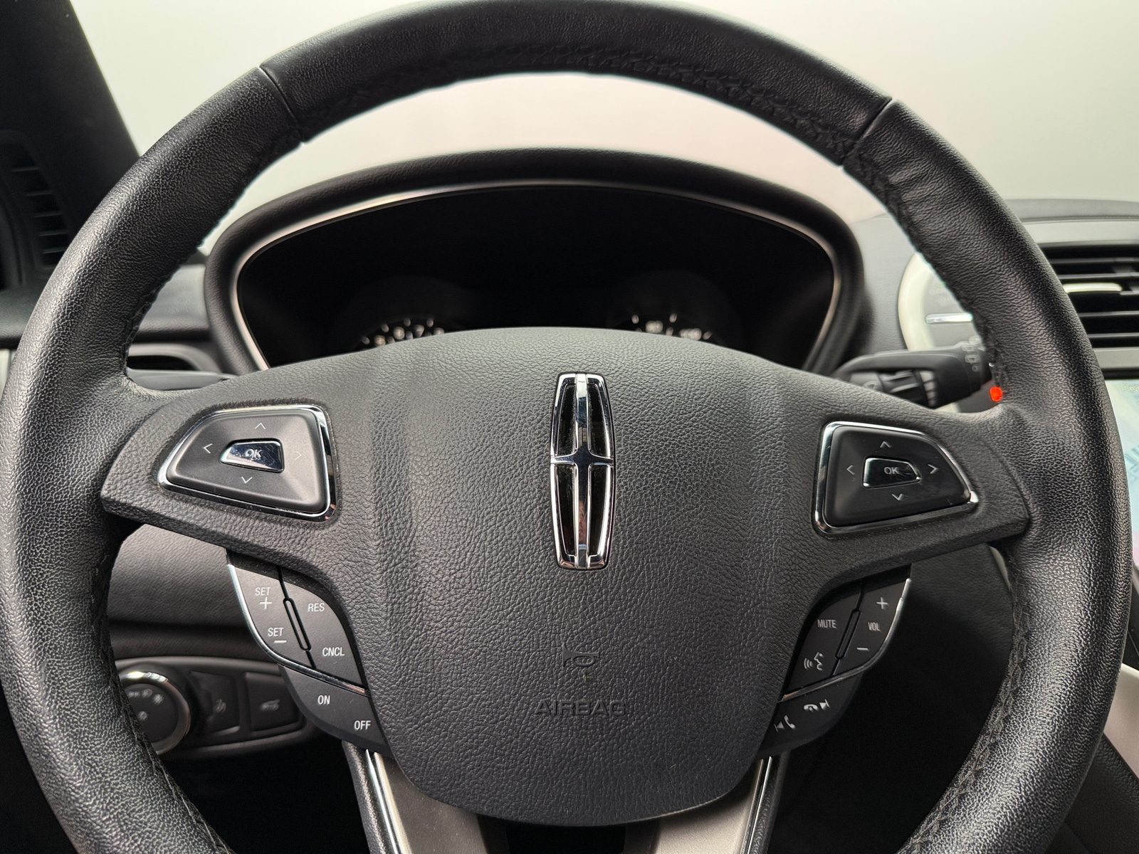Thumbnail: 2018 Lincoln MKC - 4
