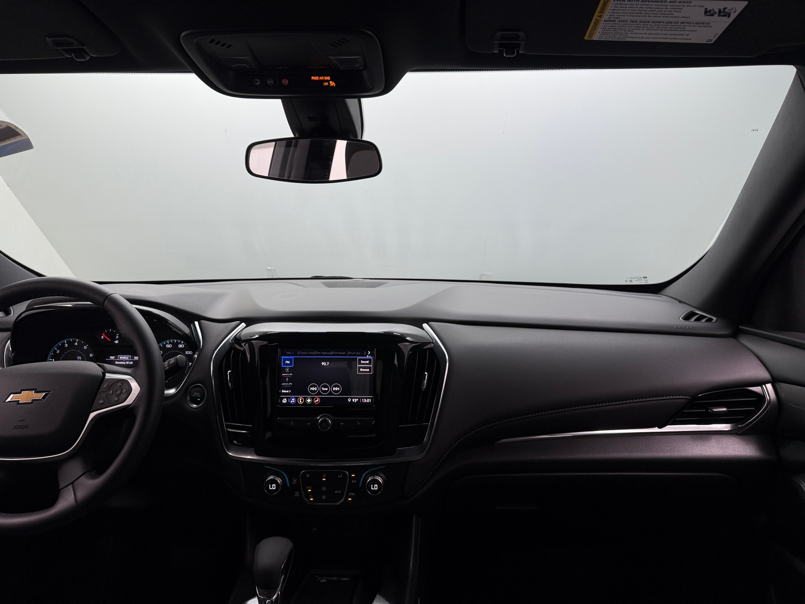 Thumbnail: 2023 Chevrolet Traverse - 3