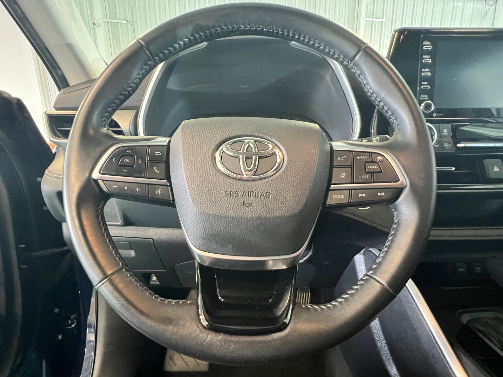 Thumbnail: 2020 Toyota Highlander - 4