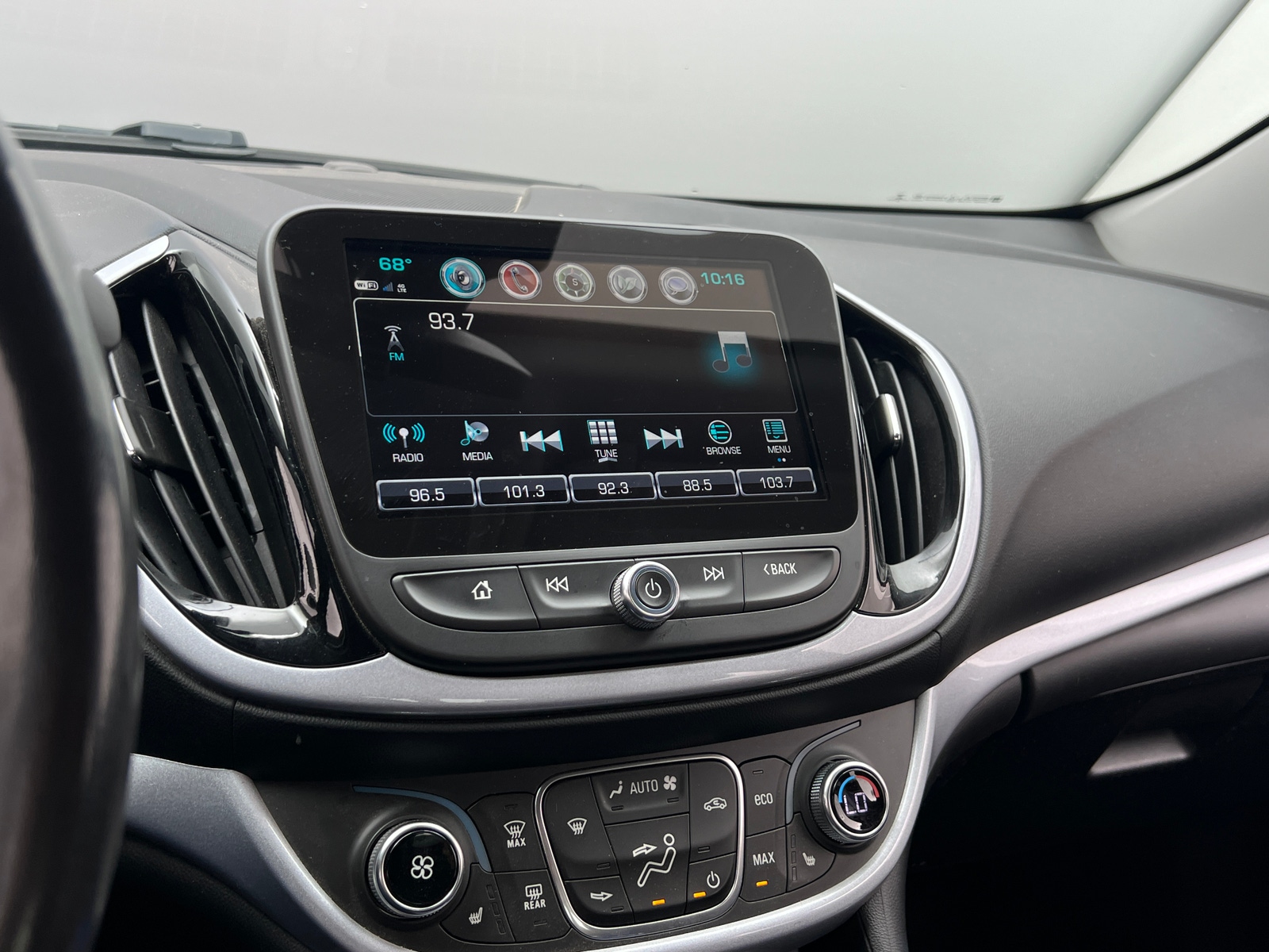 Thumbnail: 2018 Chevrolet Volt - 4
