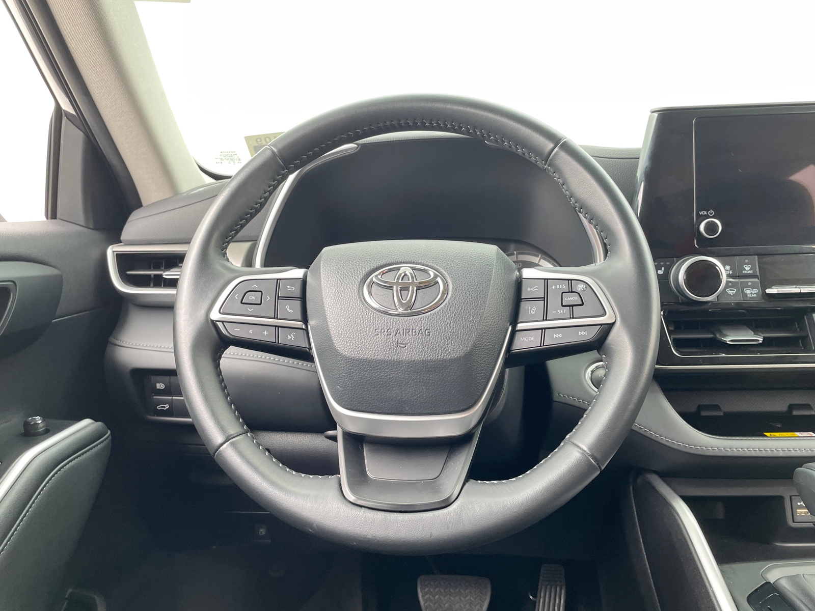 Thumbnail: 2023 Toyota Highlander - 4