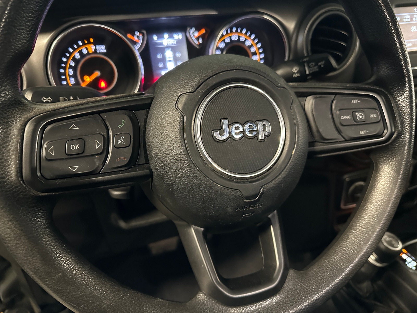 Thumbnail: 2021 Jeep Gladiator - 5