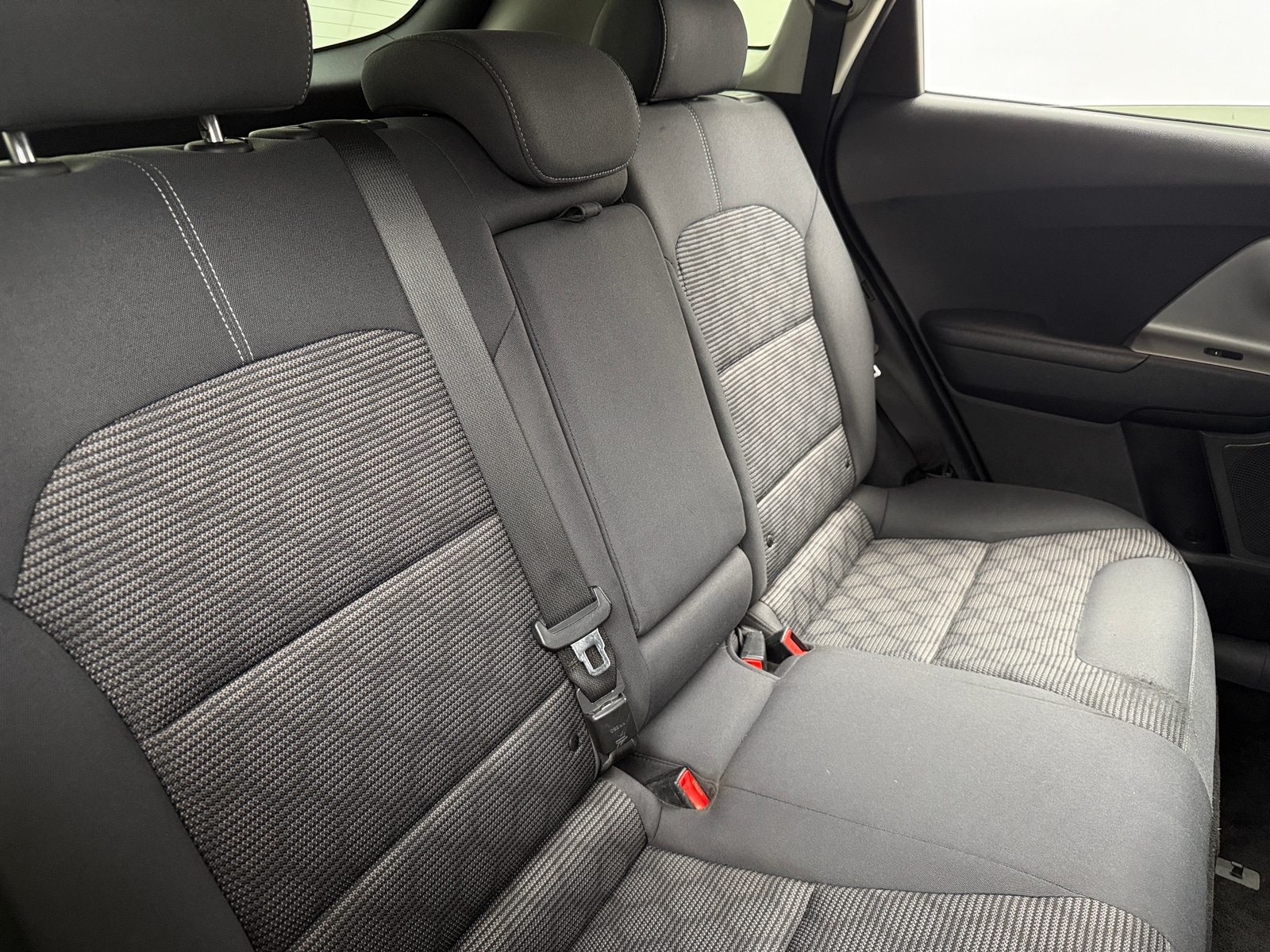 Thumbnail: 2017 Kia Niro - 6