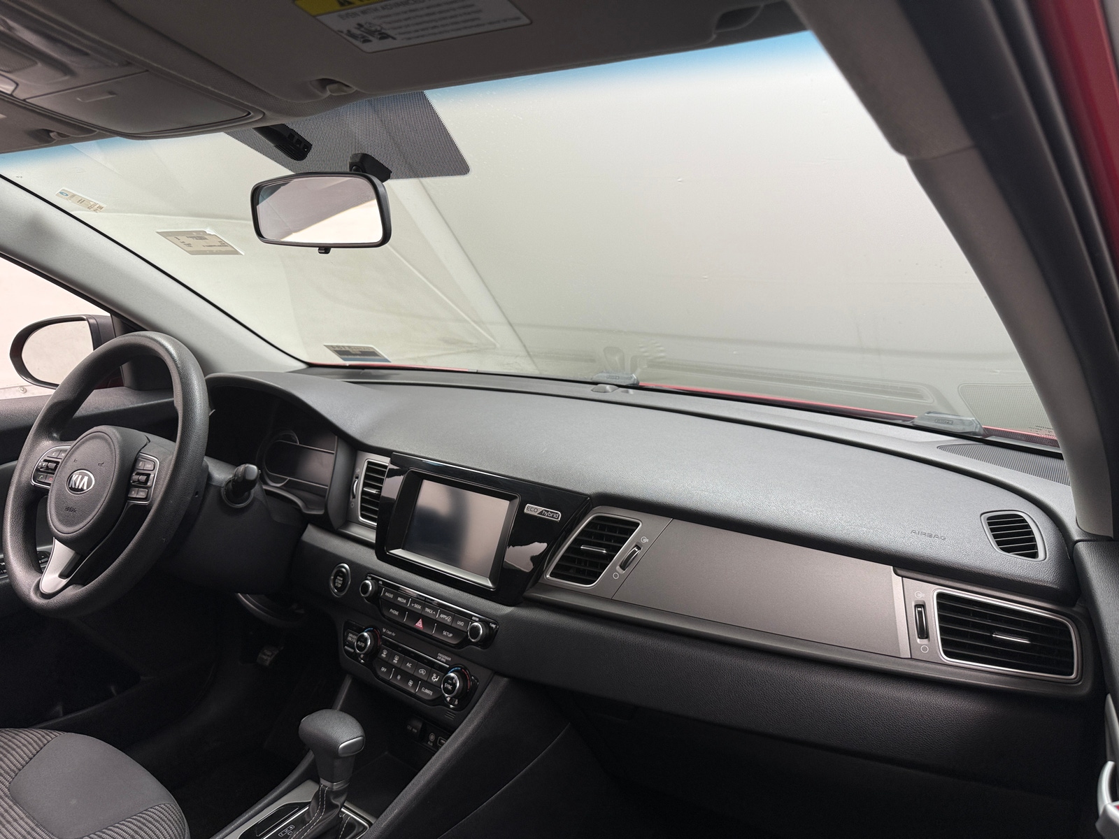 Thumbnail: 2017 Kia Niro - 3