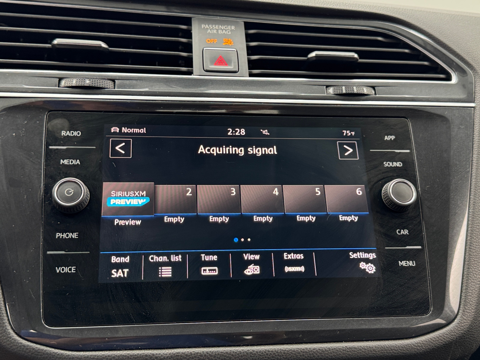 Thumbnail: 2018 Volkswagen Tiguan - 3