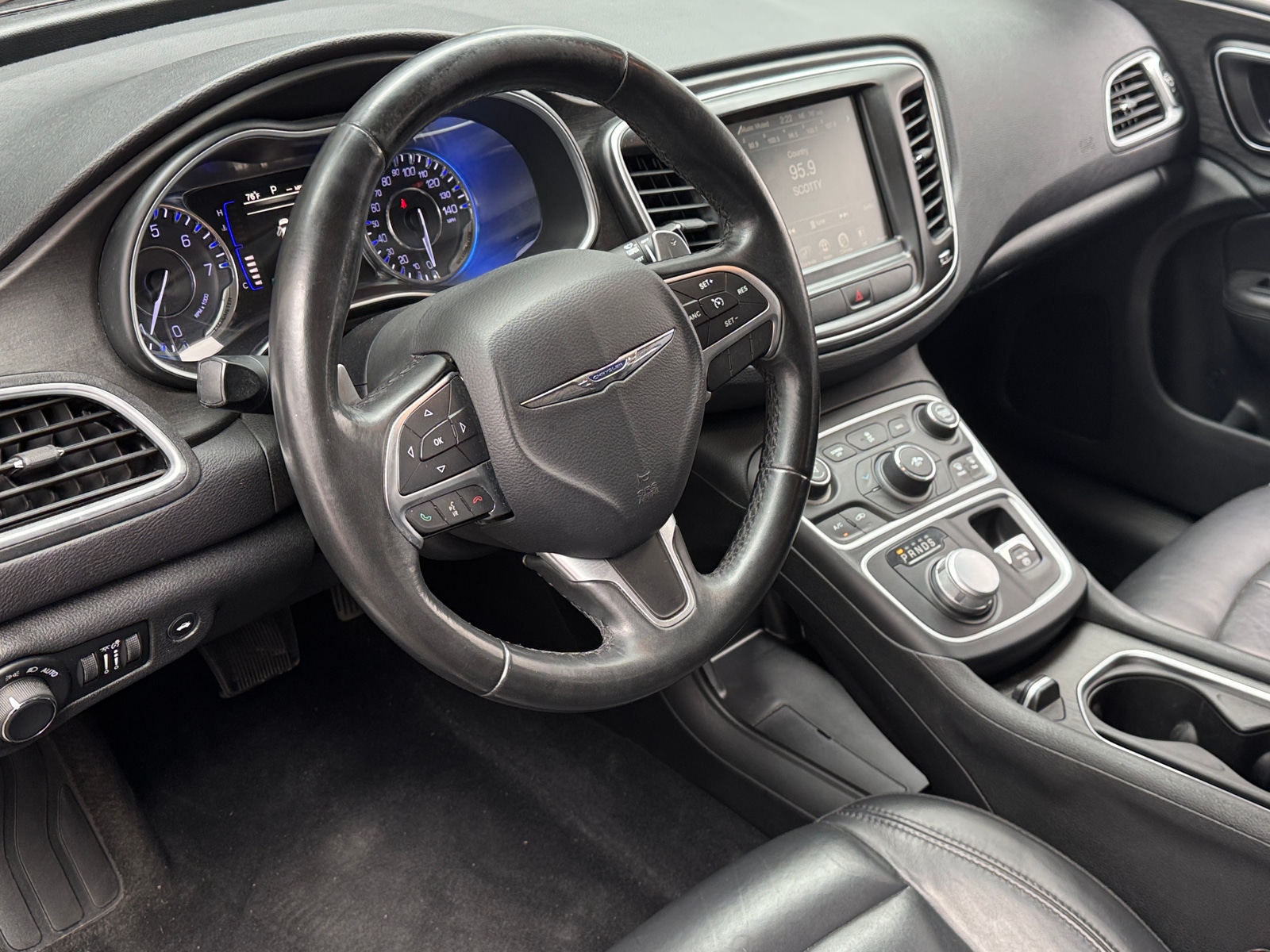 Thumbnail: 2017 Chrysler 200 - 2