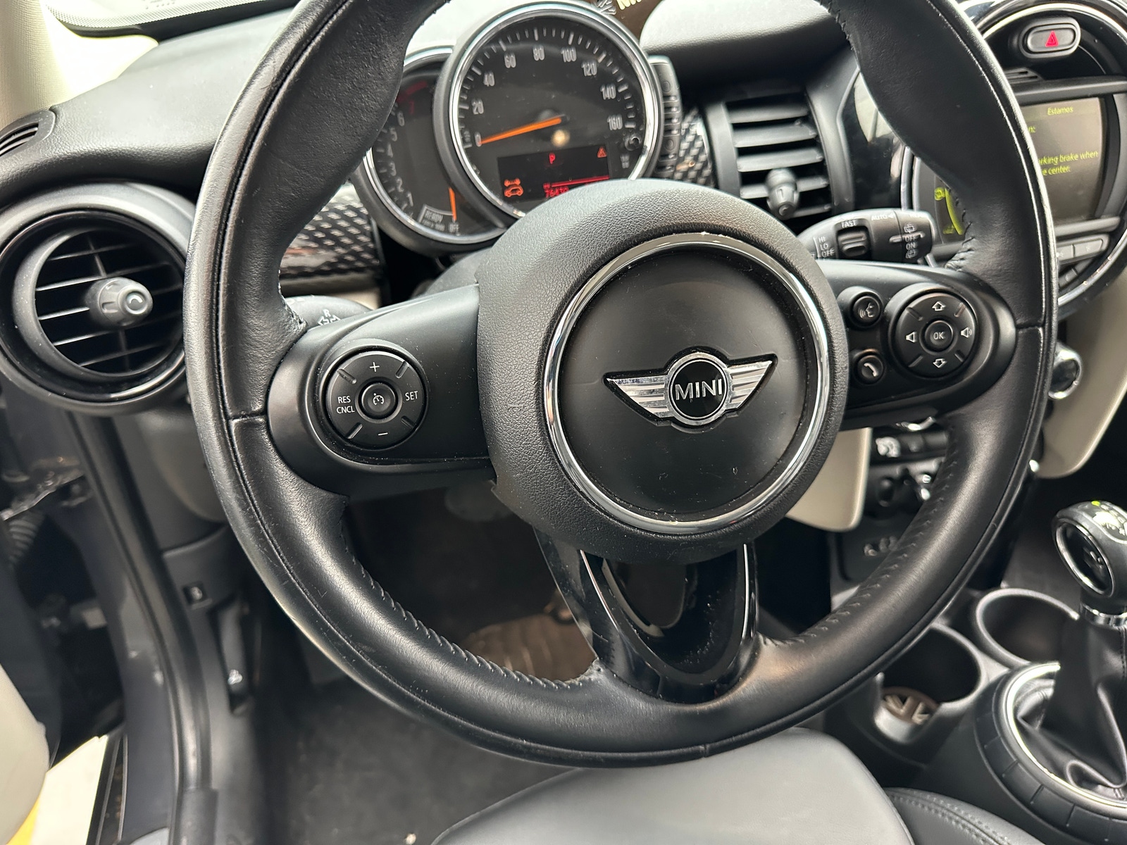 Thumbnail: 2017 MINI Cooper Hardtop - 4