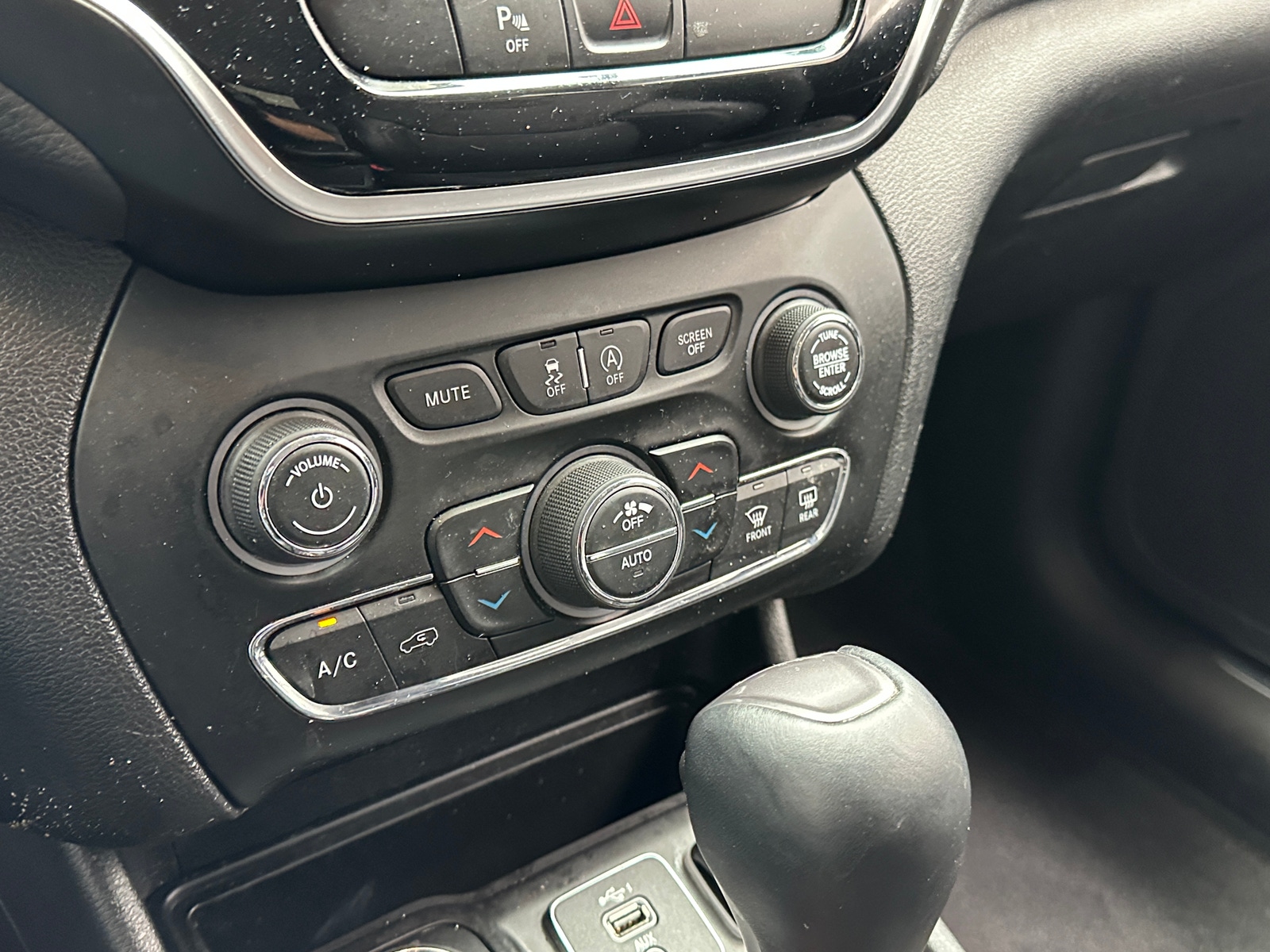 Thumbnail: 2019 Jeep Cherokee - 3