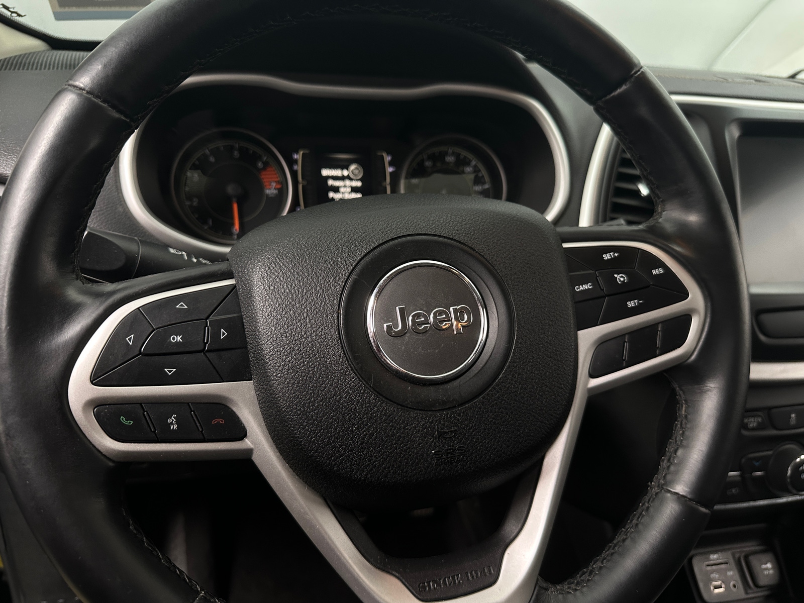 Thumbnail: 2018 Jeep Cherokee - 5
