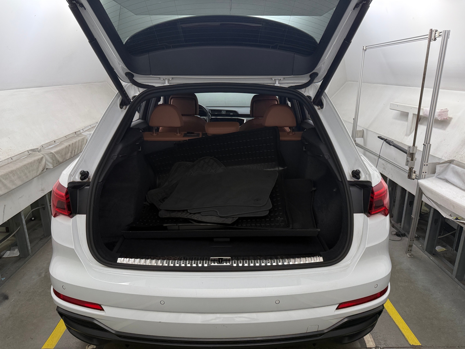 Thumbnail: 2022 Audi Q3 - 6