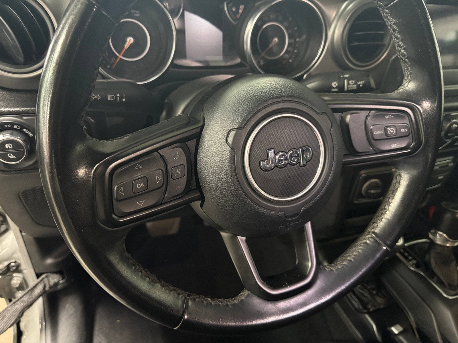 Thumbnail: 2022 Jeep Gladiator - 5
