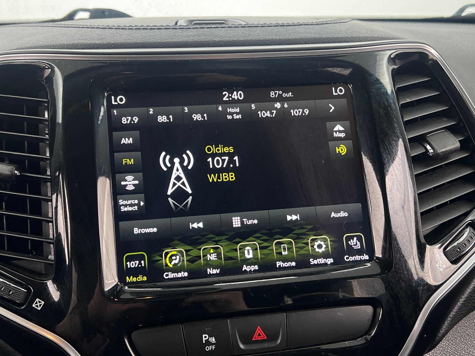 Thumbnail: 2019 Jeep Cherokee - 3
