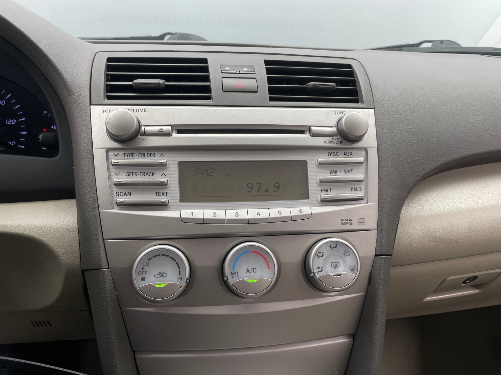 Thumbnail: 2011 Toyota Camry - 4