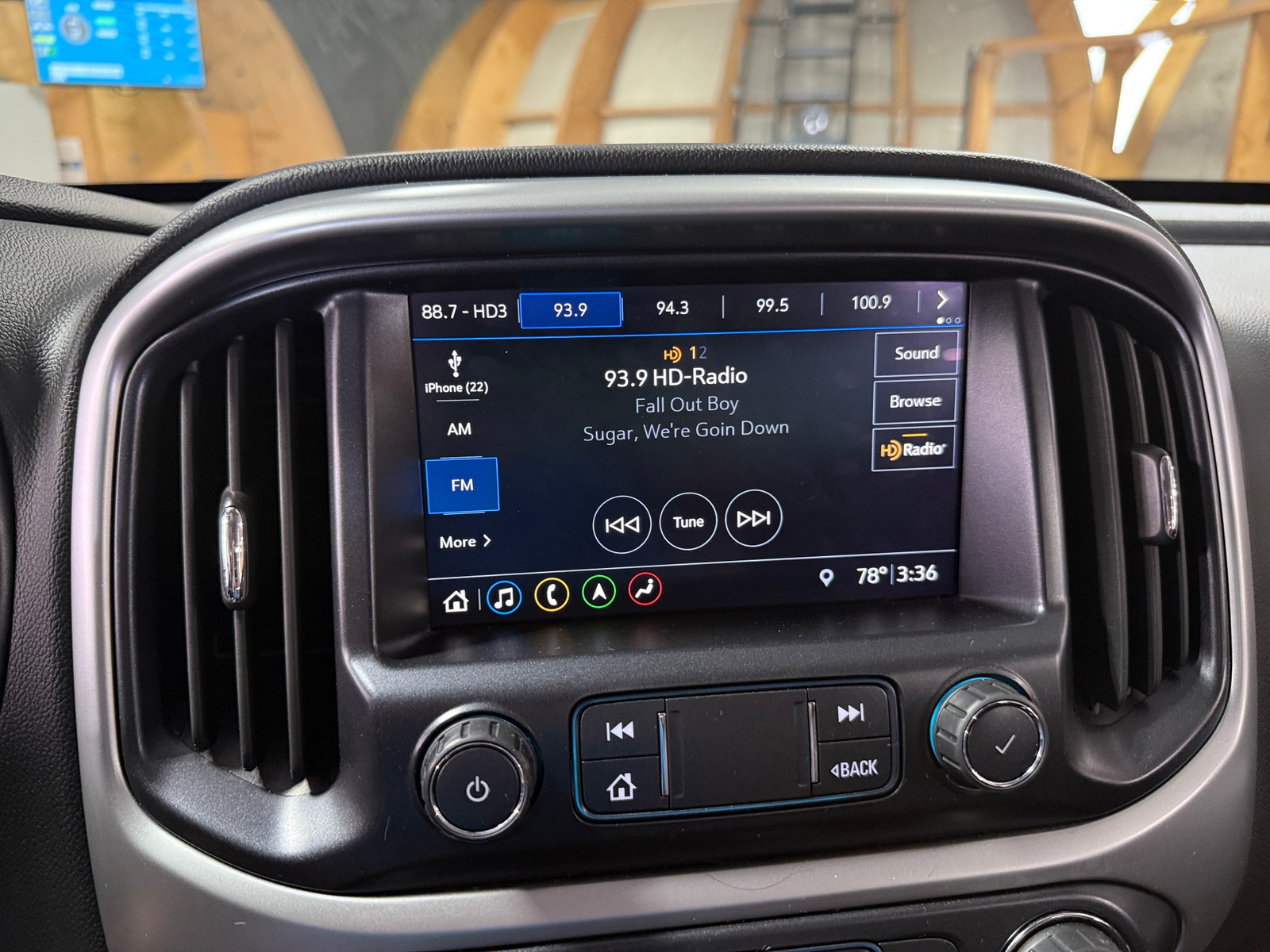 Thumbnail: 2021 Chevrolet Colorado - 3
