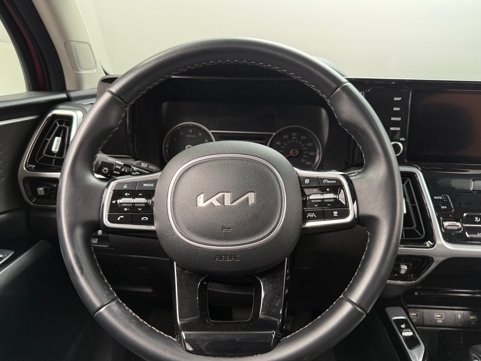 Thumbnail: 2022 Kia Sorento - 4