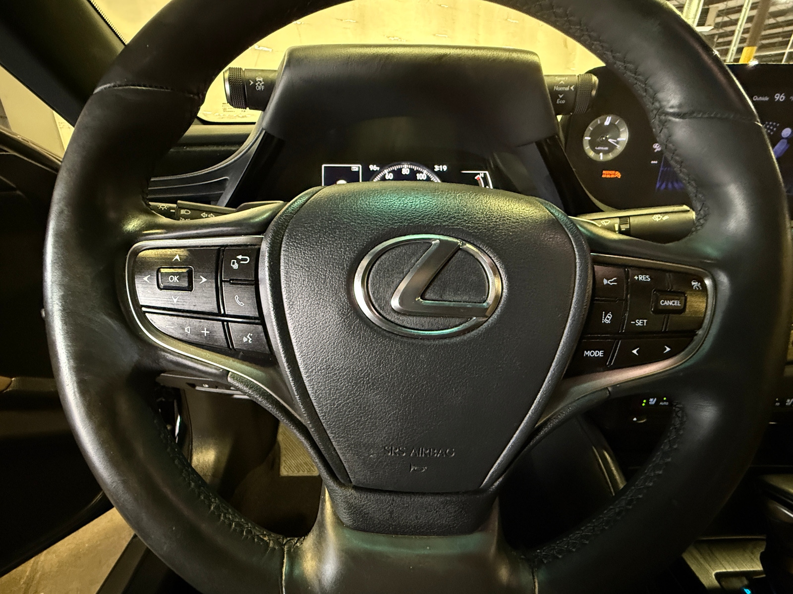 Thumbnail: 2022 Lexus ES - 4
