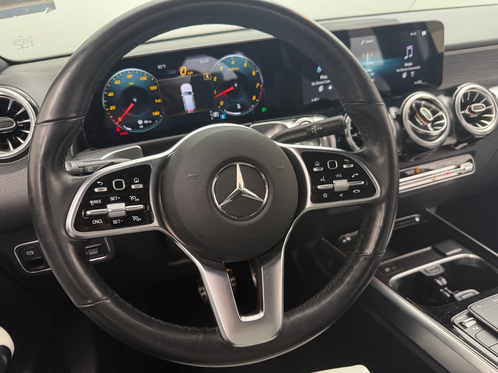 Thumbnail: 2022 Mercedes-Benz GLB - 4