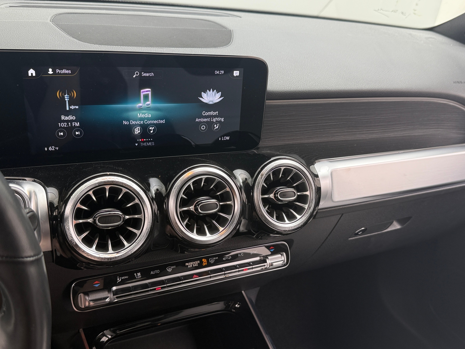 Thumbnail: 2022 Mercedes-Benz GLB - 3