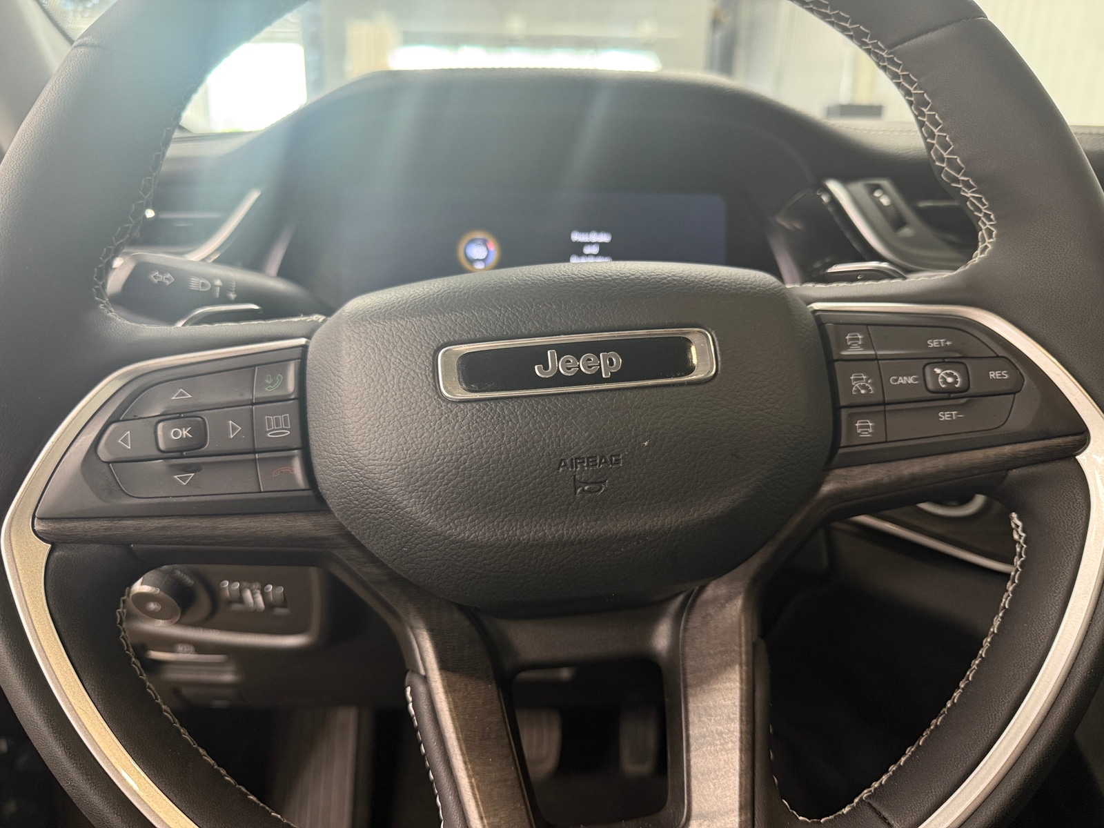 Thumbnail: 2023 Jeep Grand Cherokee - 4