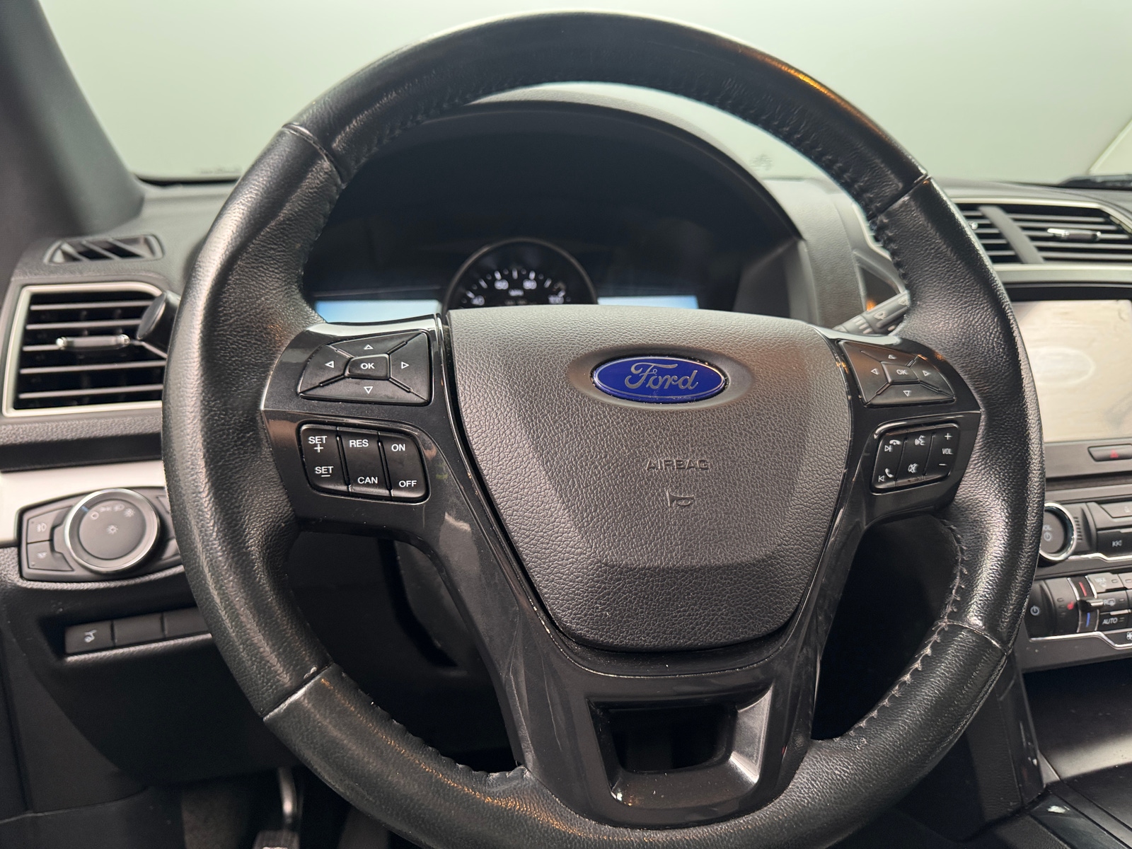 Thumbnail: 2017 Ford Explorer - 5