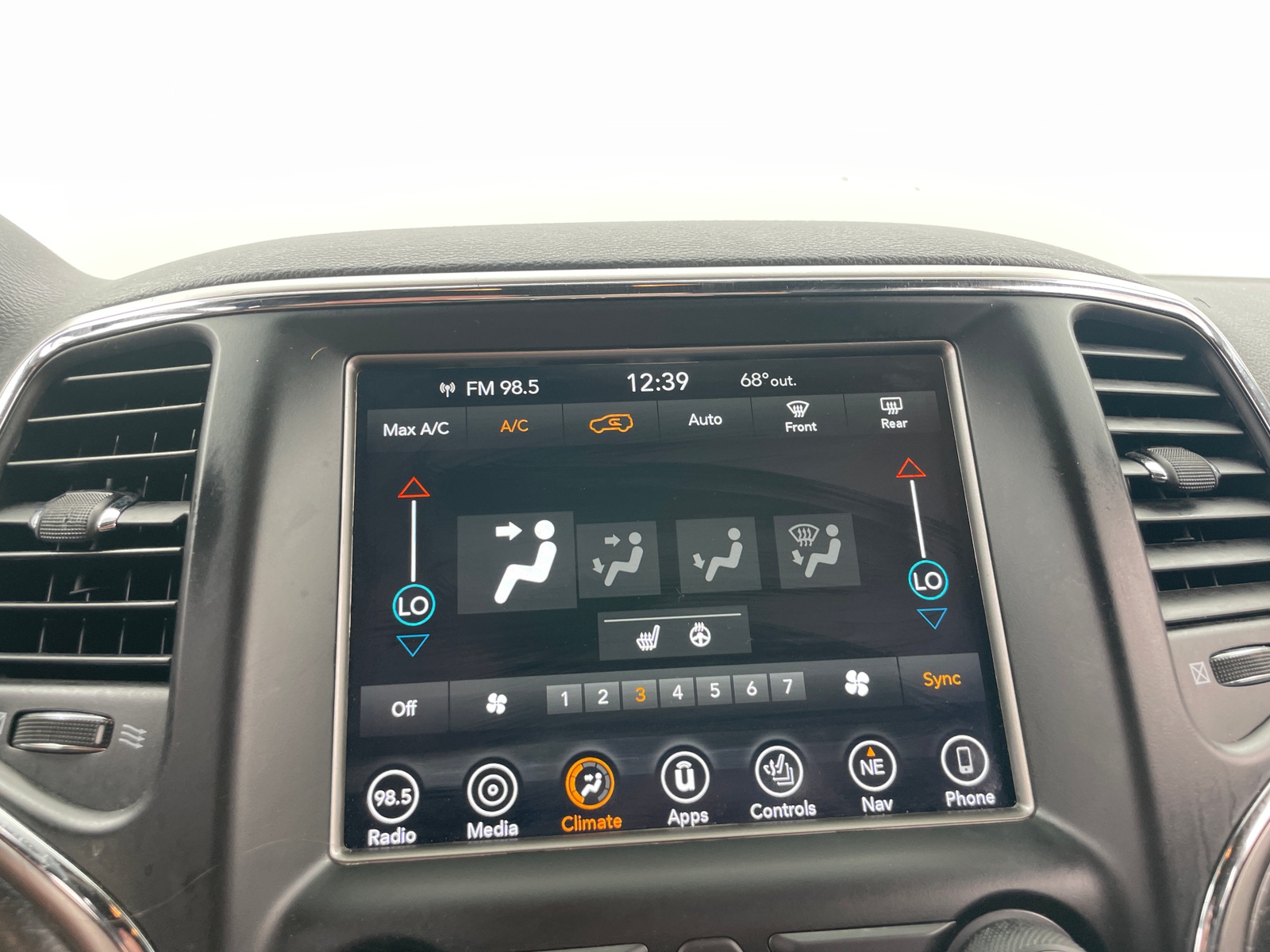 Thumbnail: 2018 Jeep Grand Cherokee - 3