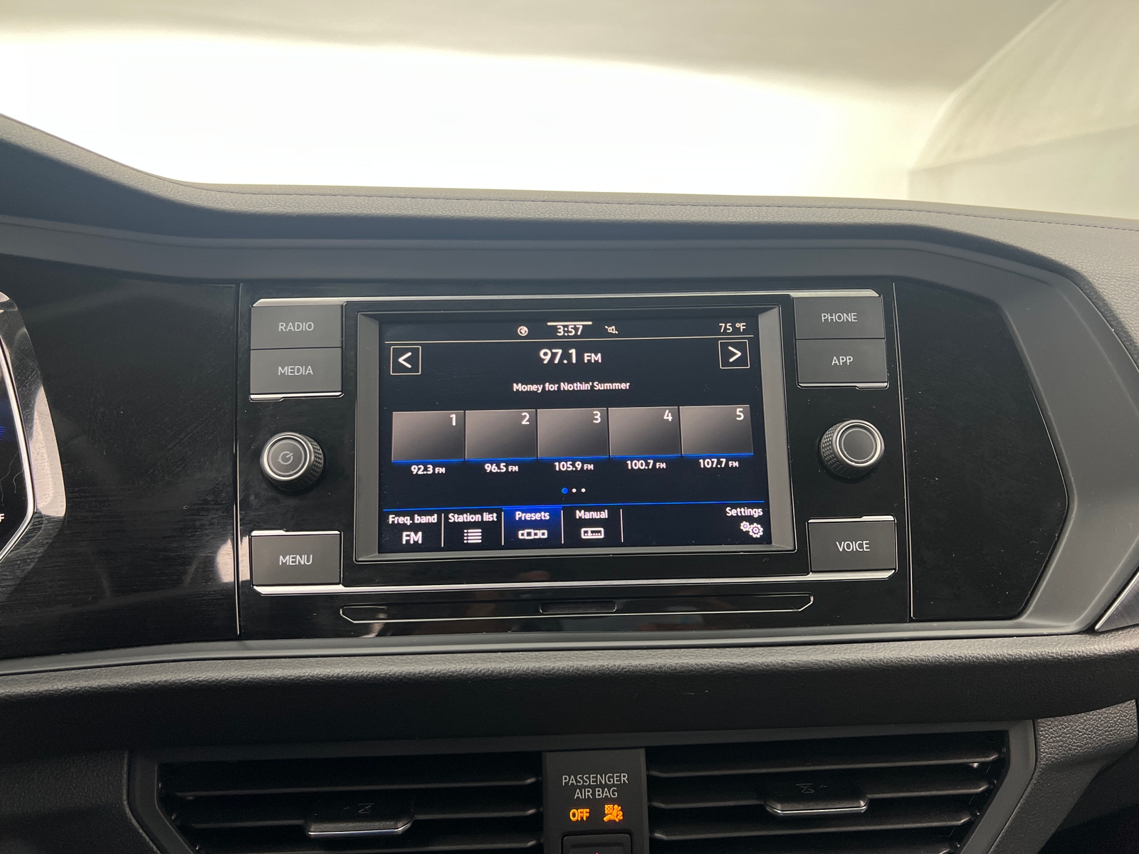 Thumbnail: 2023 Volkswagen Jetta - 3