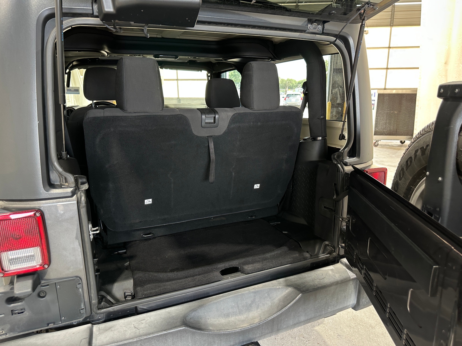 Thumbnail: 2017 Jeep Wrangler - 7