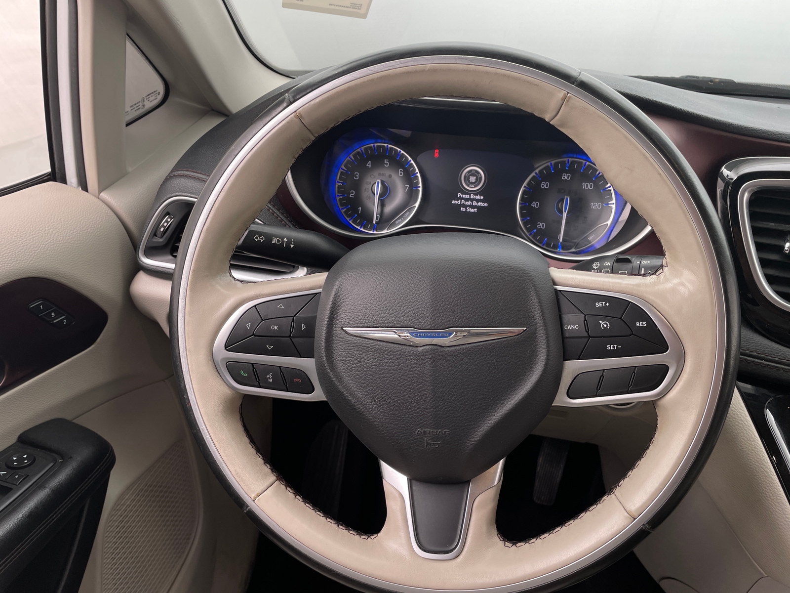 Thumbnail: 2019 Chrysler Pacifica - 4
