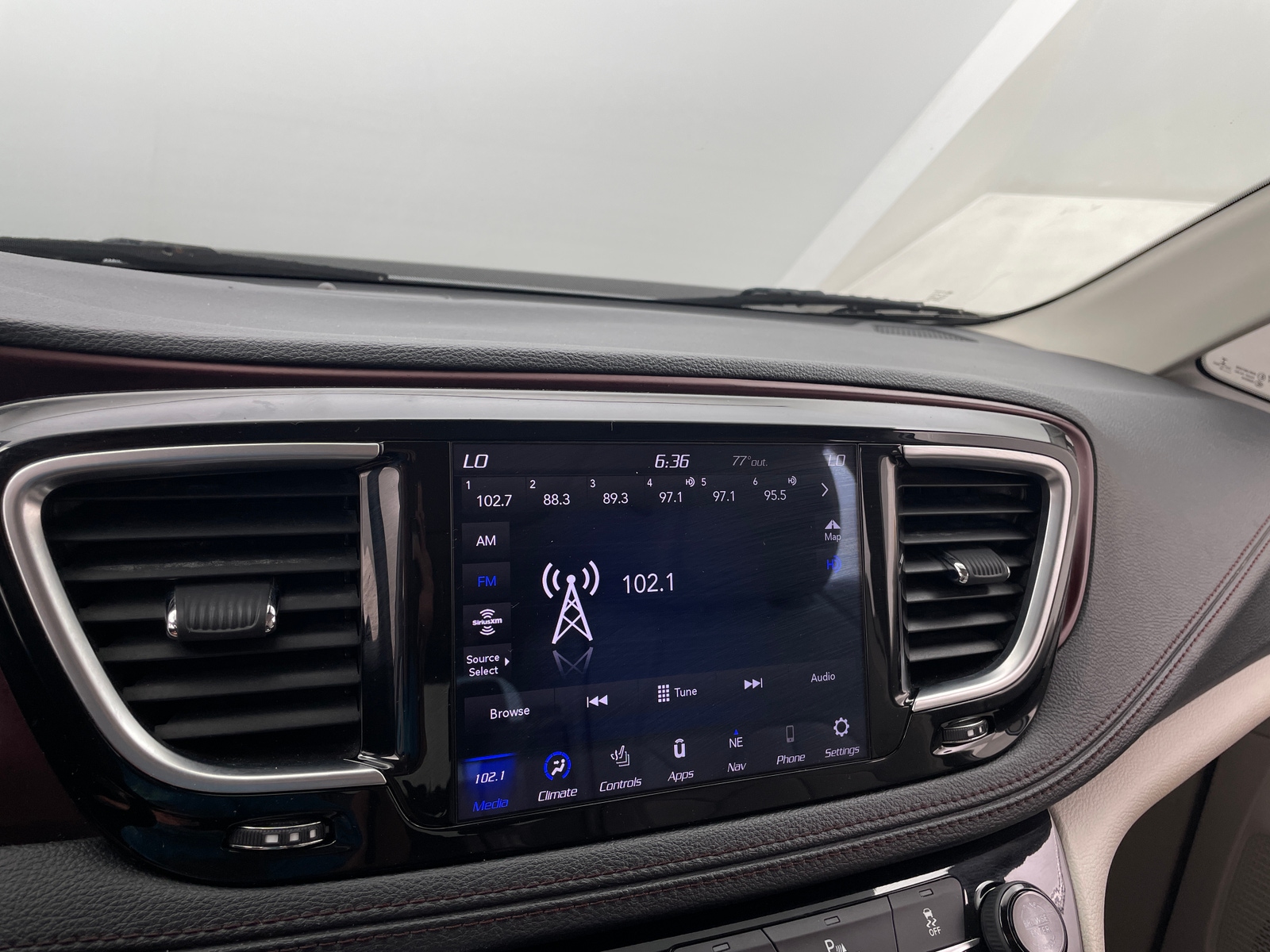 Thumbnail: 2019 Chrysler Pacifica - 3