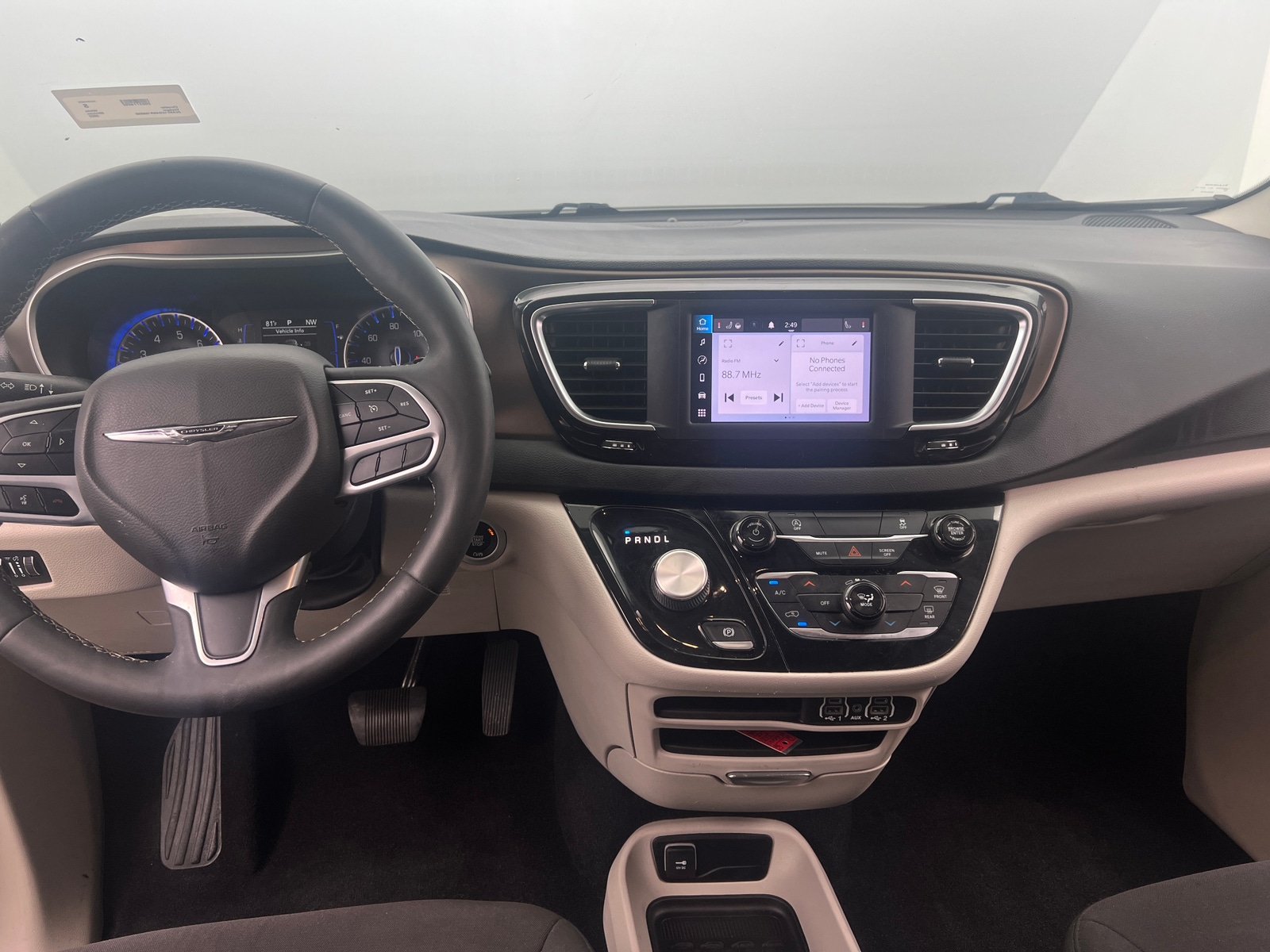 Thumbnail: 2022 Chrysler Voyager - 3