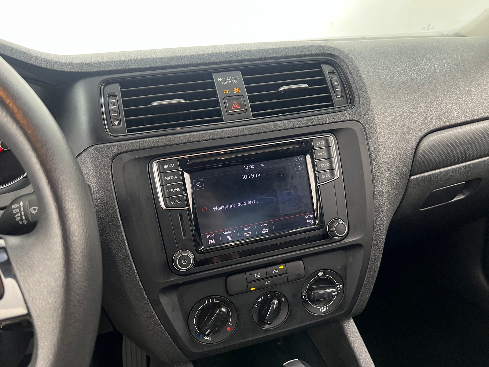 Thumbnail: 2016 Volkswagen Jetta - 4