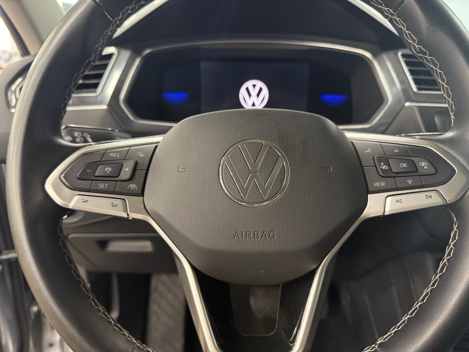 Thumbnail: 2022 Volkswagen Tiguan - 4