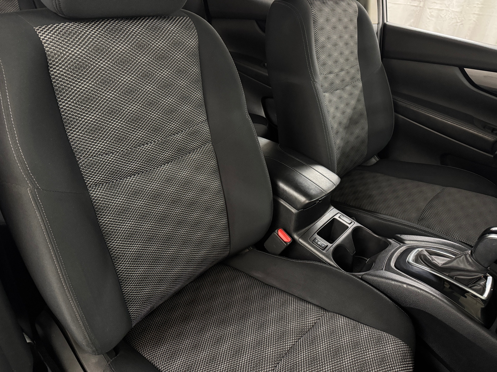 Thumbnail: 2021 Nissan Rogue Sport - 2