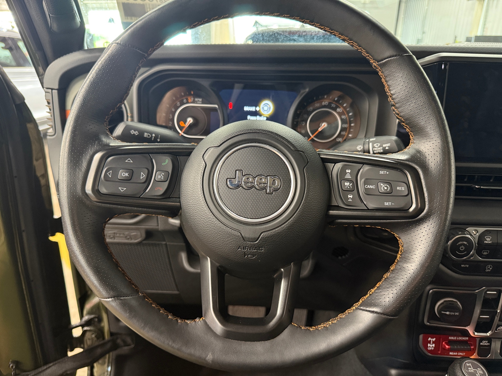 Thumbnail: 2024 Jeep Gladiator - 4