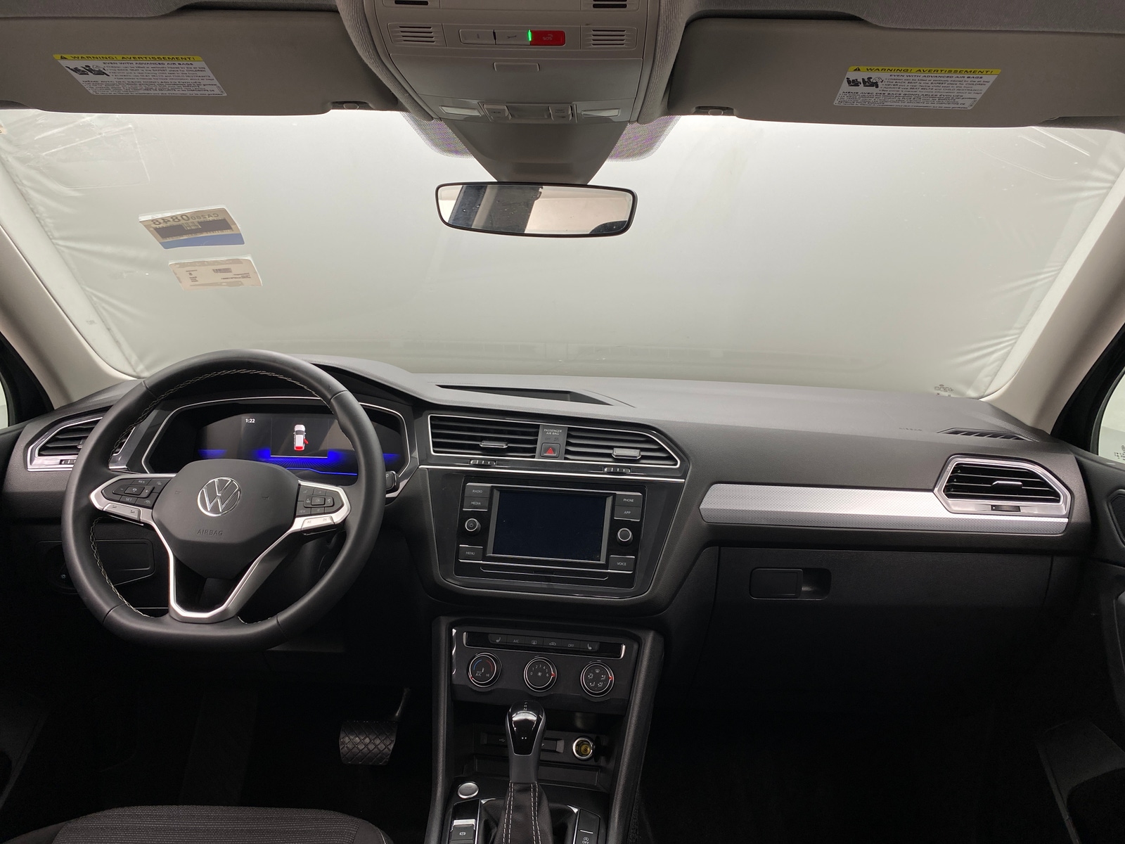 Thumbnail: 2023 Volkswagen Tiguan - 3