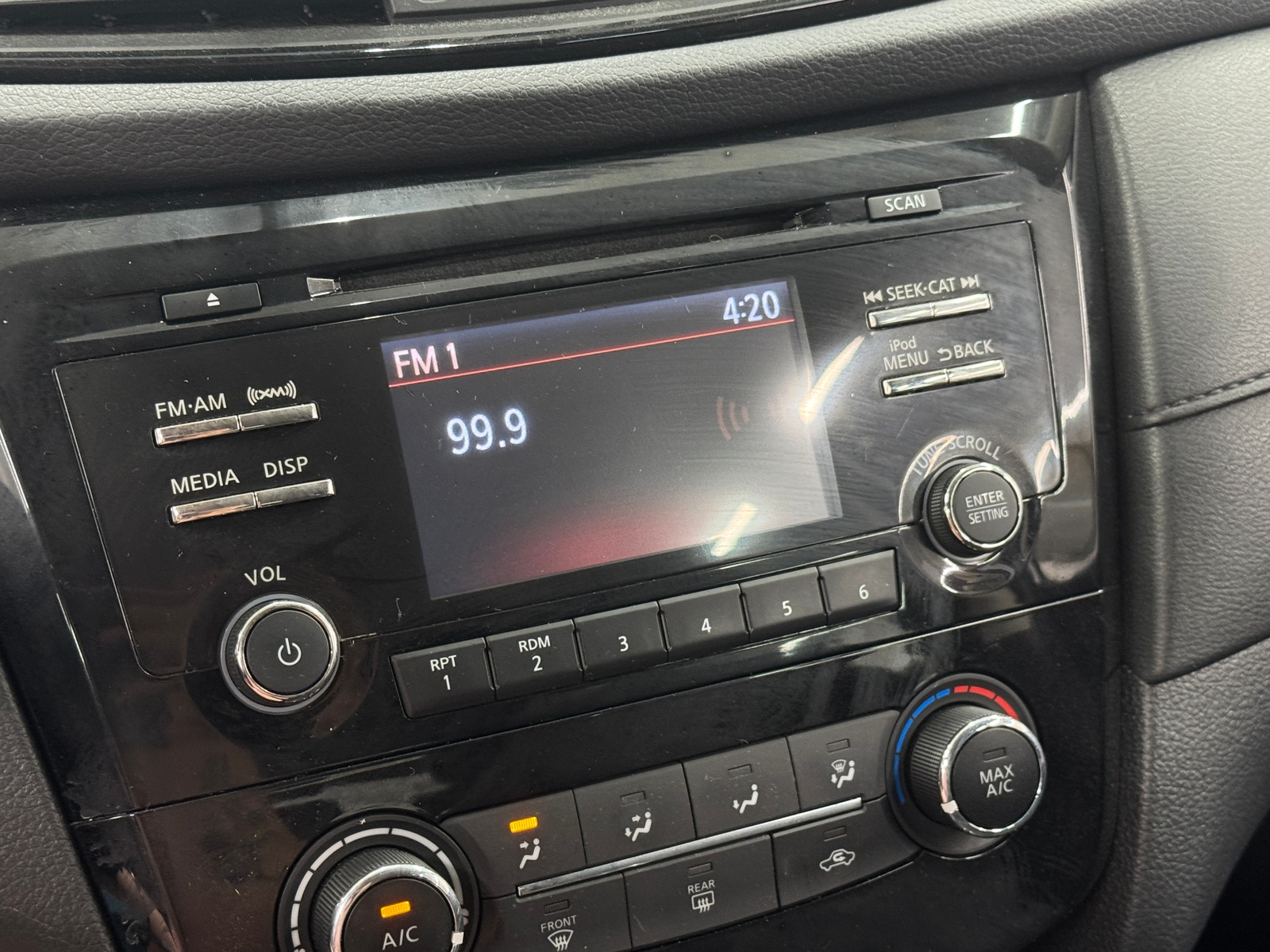 Thumbnail: 2017 Nissan Rogue - 4