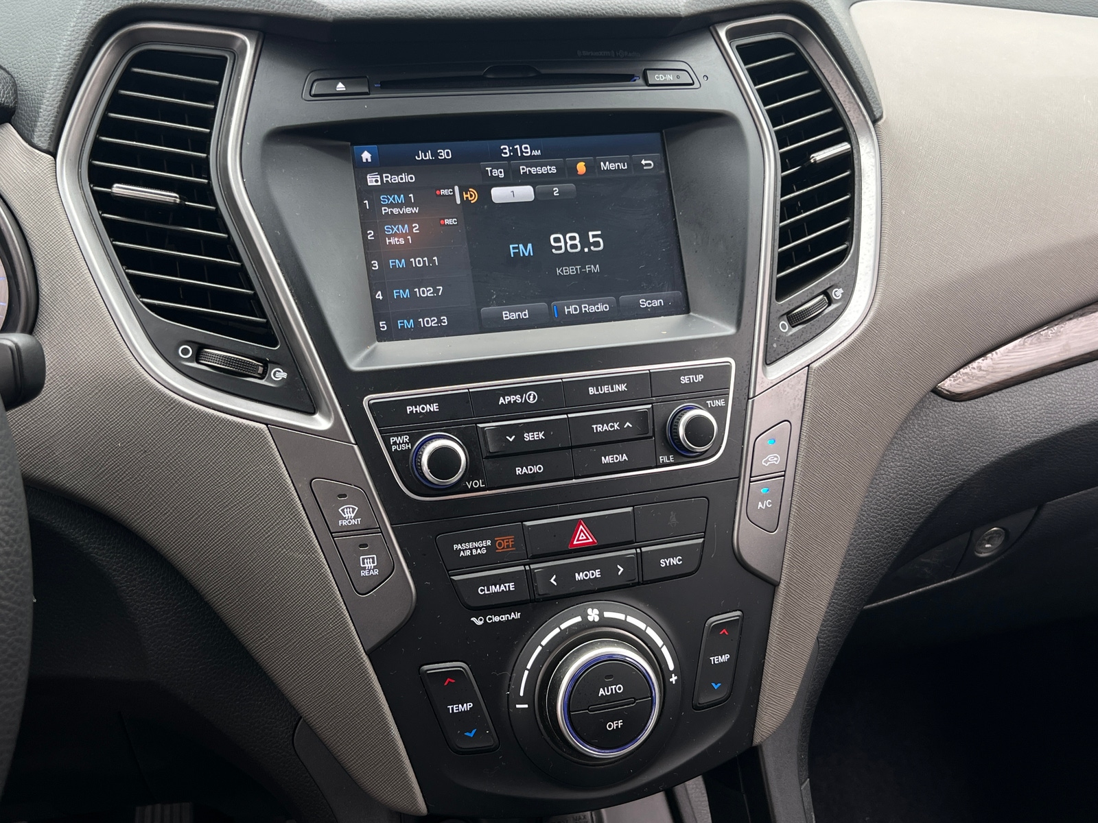 Thumbnail: 2017 Hyundai Santa Fe - 4