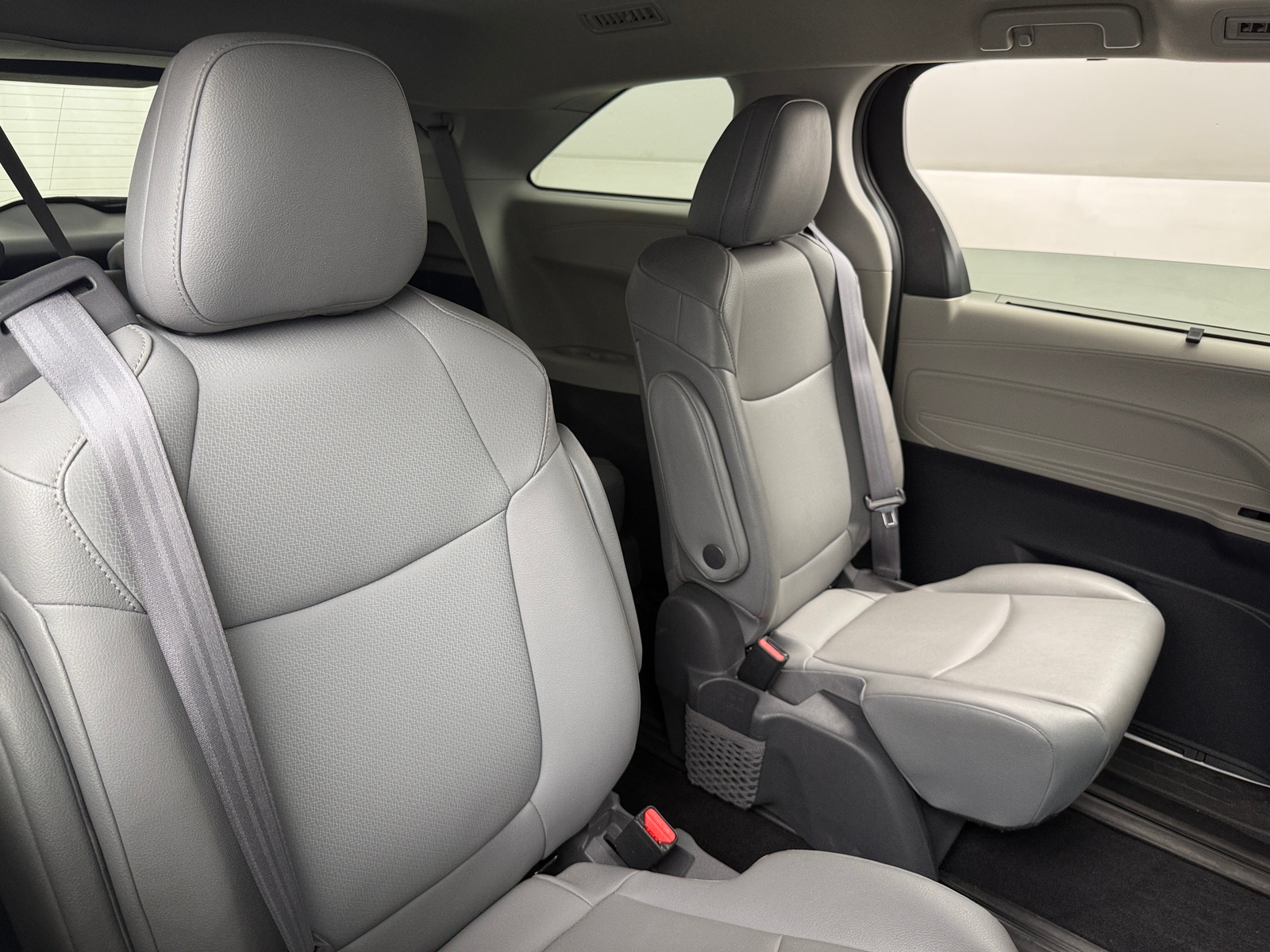 Thumbnail: 2021 Toyota Sienna - 5