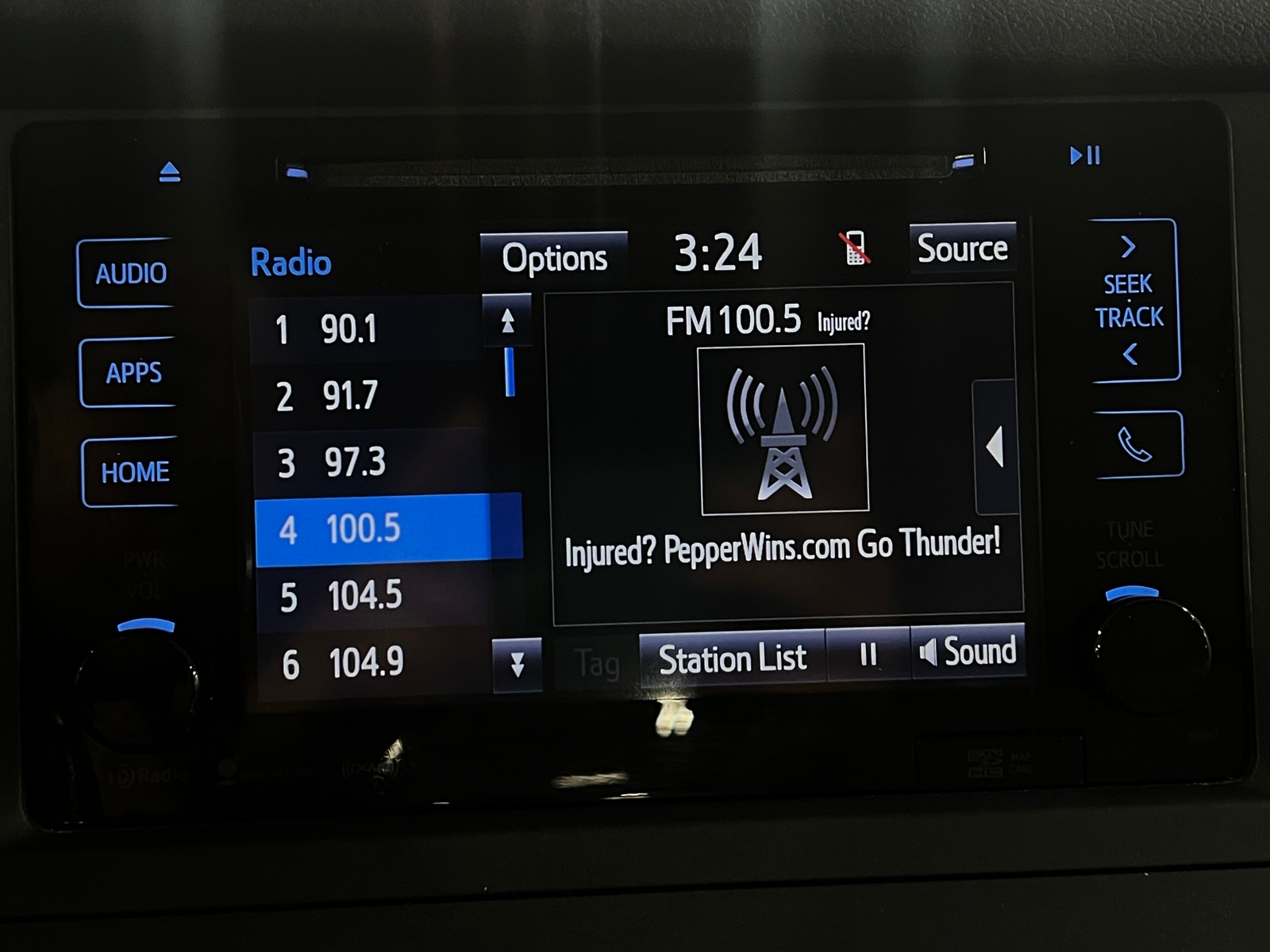 Thumbnail: 2017 Toyota Sienna - 3