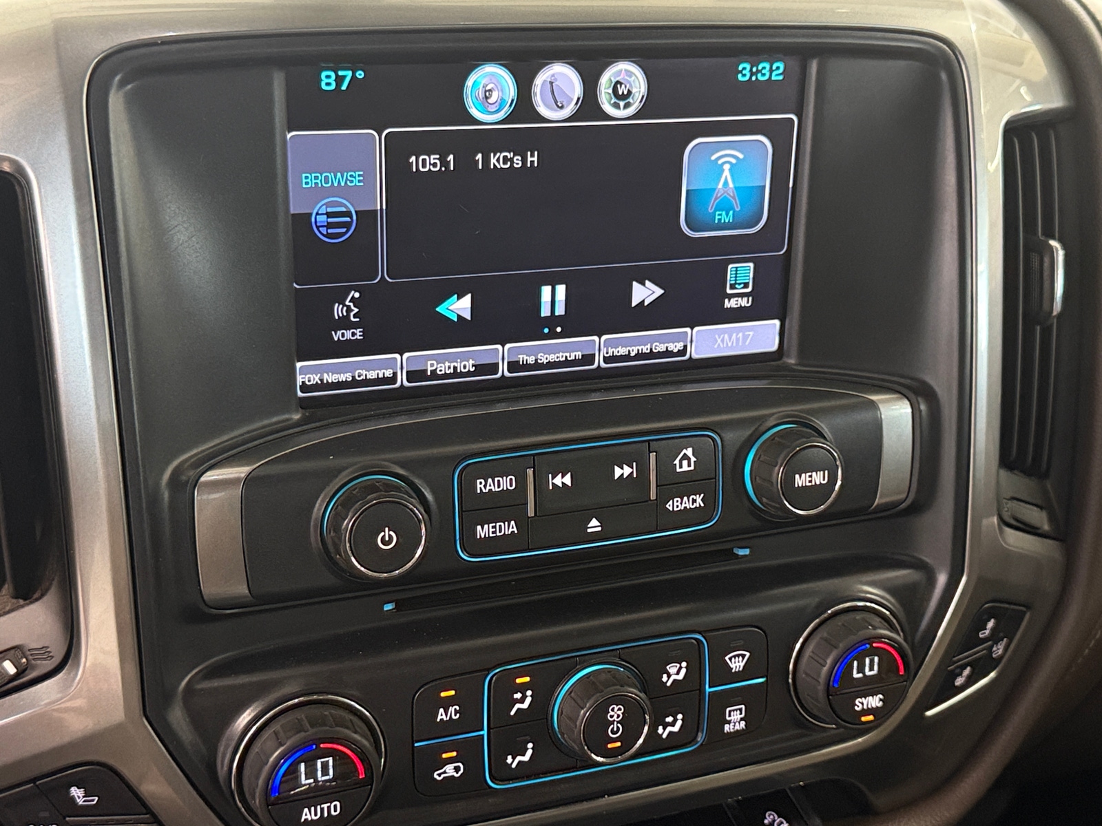 Thumbnail: 2015 Chevrolet Silverado 1500 - 3