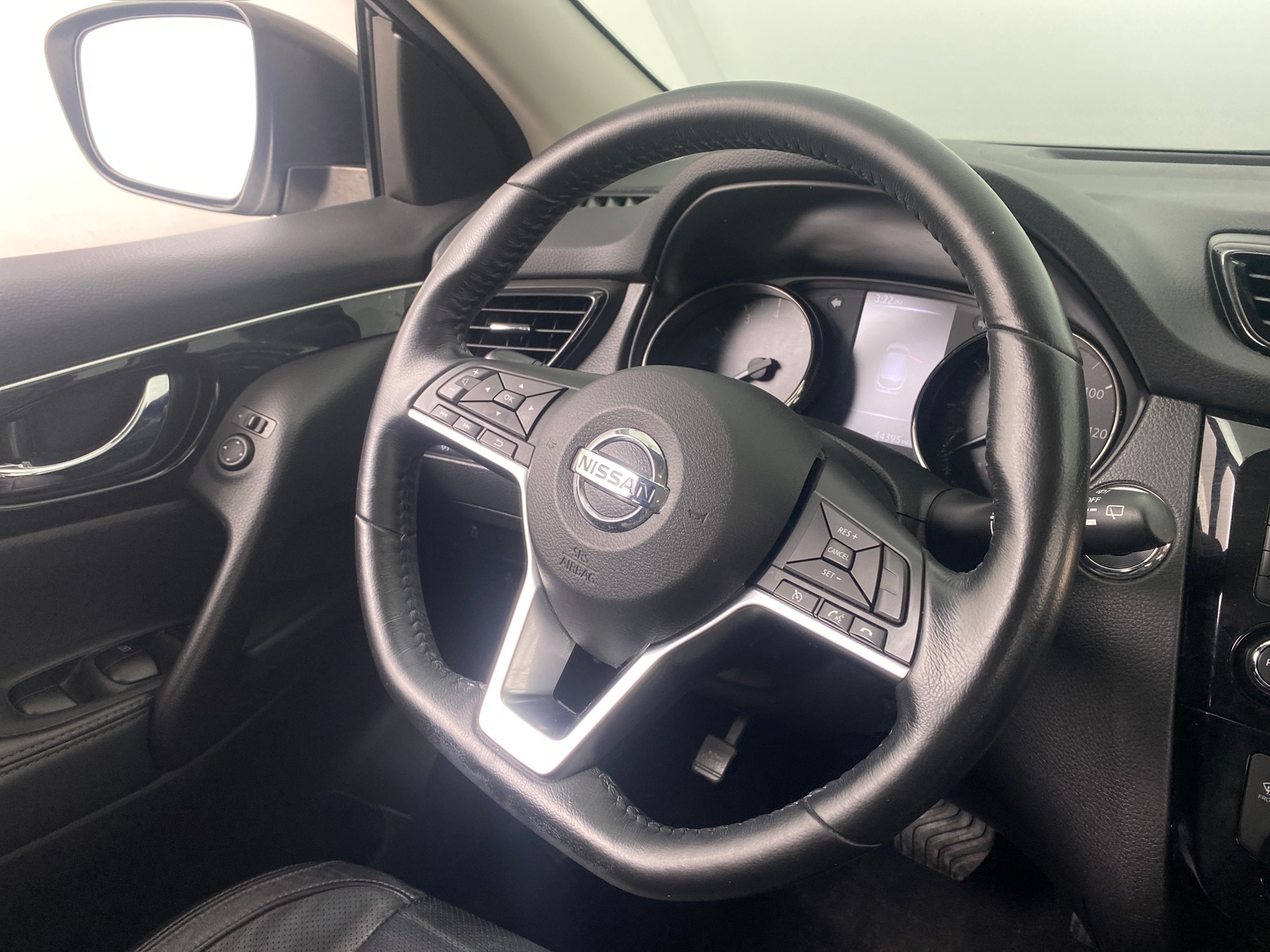 Thumbnail: 2017 Nissan Rogue Sport - 3