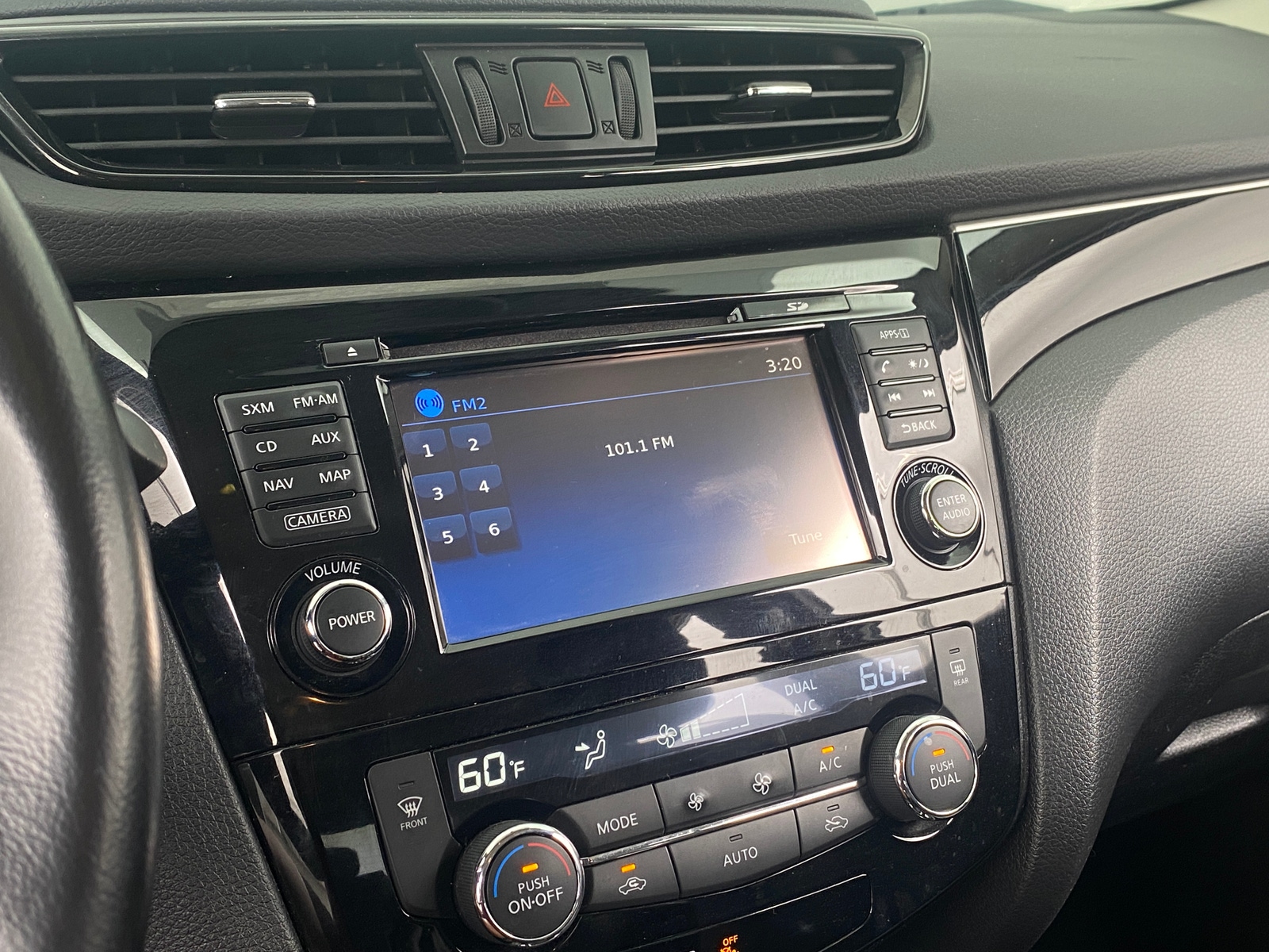 Thumbnail: 2017 Nissan Rogue Sport - 2